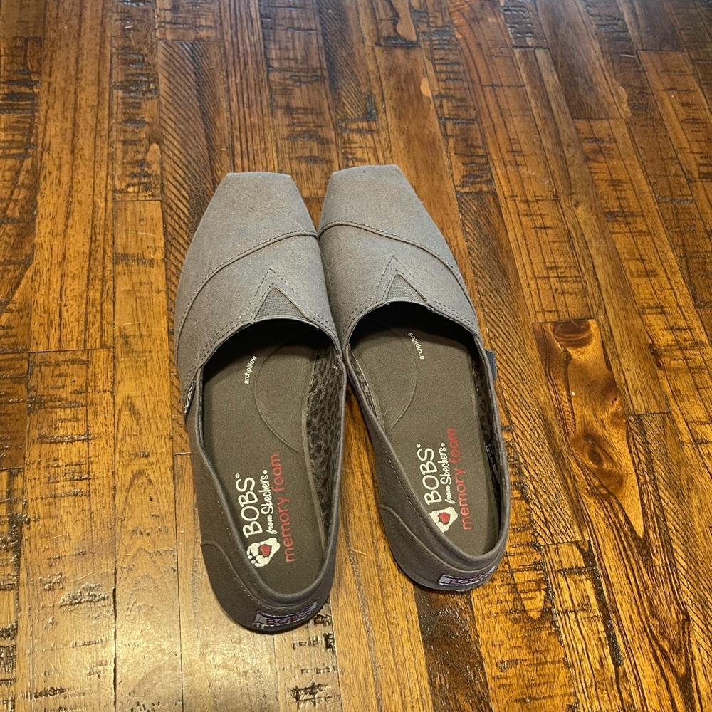 Womens 8.5 gray bobs worn once for a wedding